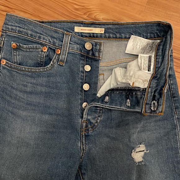 Levi's Wedgie Skinny Jeans
High Rise, Wedgie Skinny Jeans, Sz 27 - Picture 5 of 6